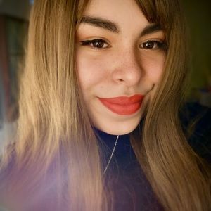 Meet your Posher, Mireya